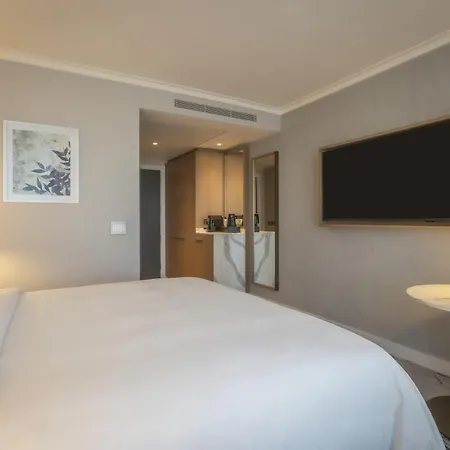Hilton מלון 4*
