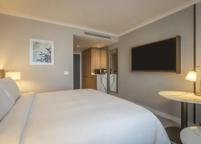 Hilton Hotel 4*